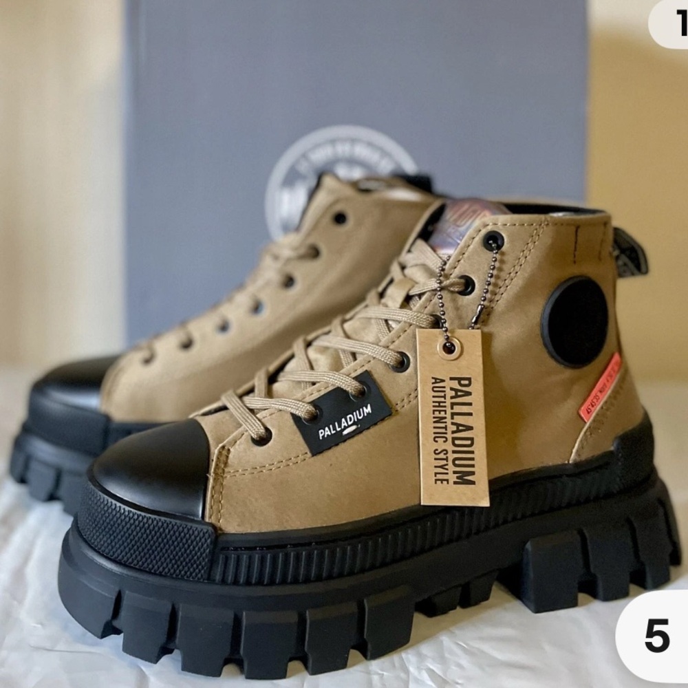 🆕. Palladium Women’s Revolt Olive Rugged Tan Hiking Boots  10